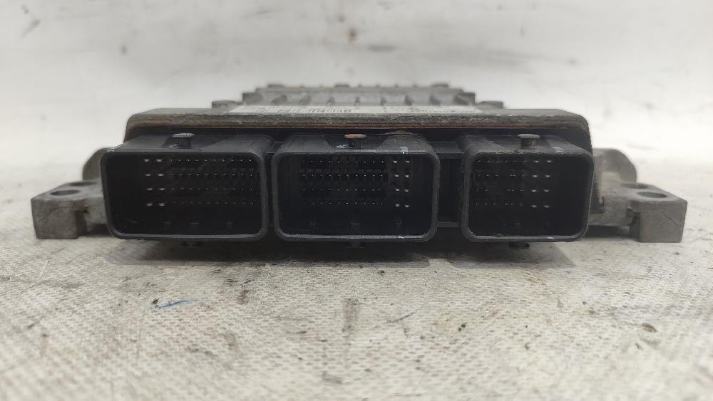 Motorsteuergerät K9K 8200565863 de Renault Megane ii berlina 5p 2002-2009 106 CV con 159783 km - pieza usada