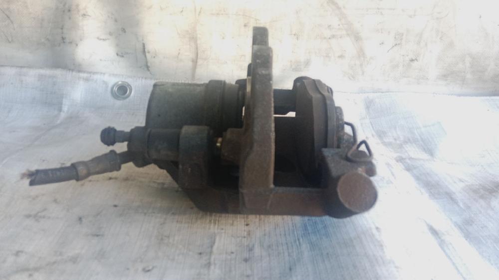 Pinza de freno delantera izquierda KKDA 1682876 de Ford Focus ii (da_, hcp, dp) 2005-2012 115 CV con 165428 km - pieza usada