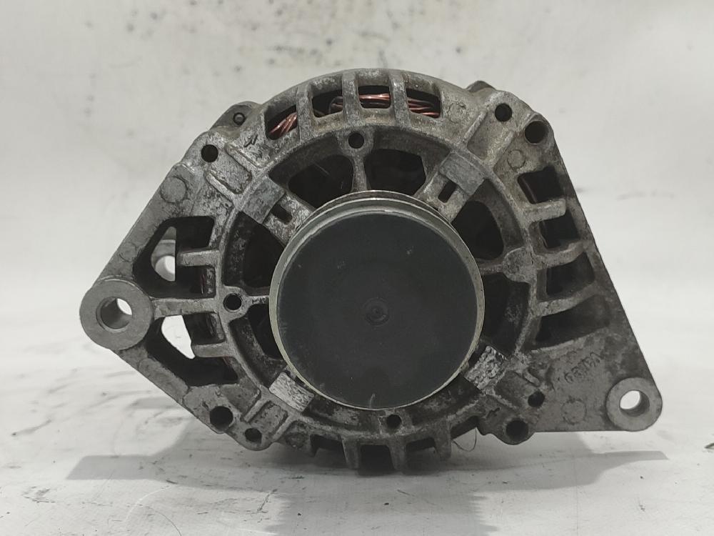 Alternador F9Q 8200054588 de Renault Megane i classic (la0/1_) 1997-2001 102 CV con 181934 km - pieza usada