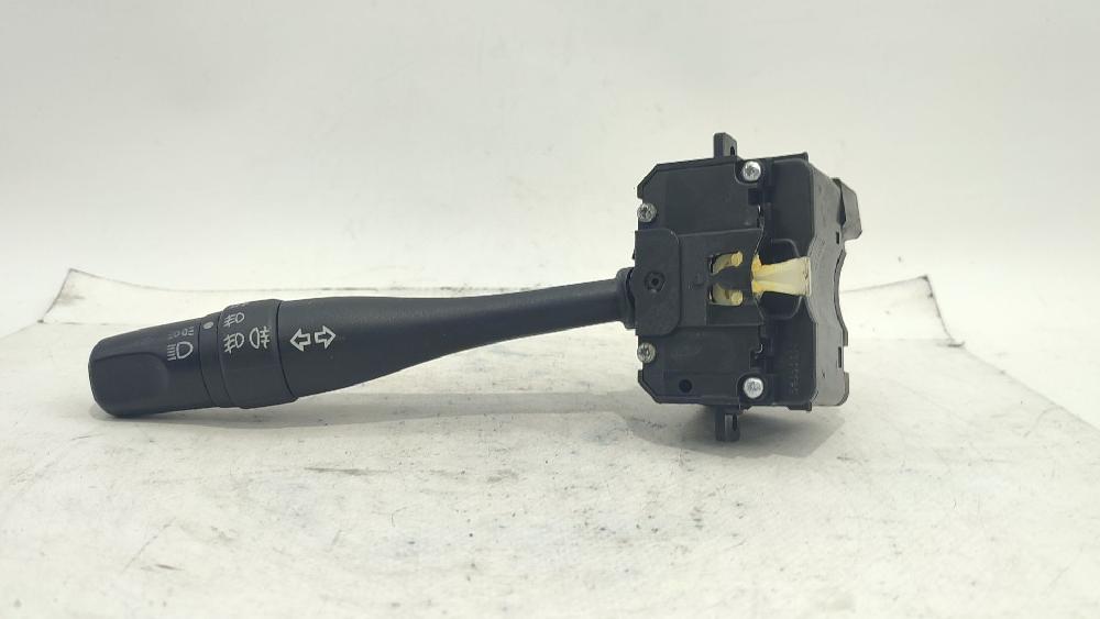 Mando intermitentes YD22 54353334 de Nissan Almera tino (v10) 2000-2006 115 CV con 235139 km