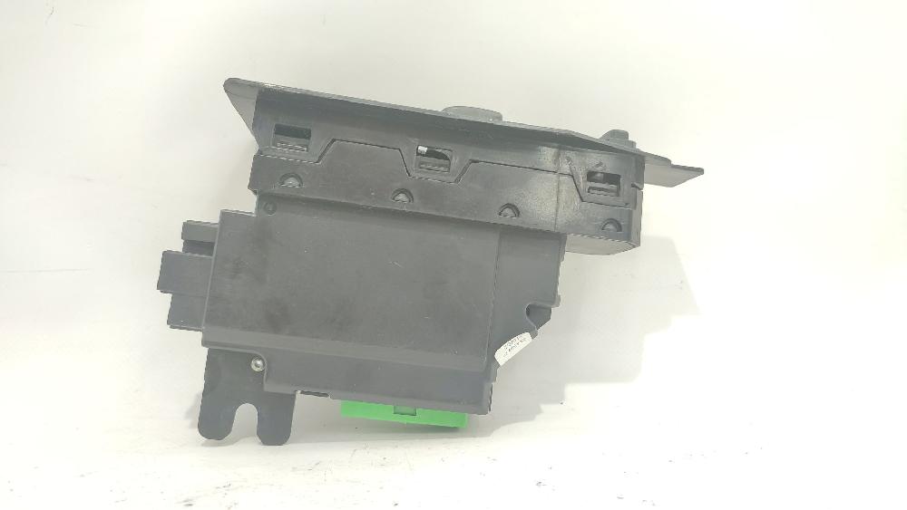 Mando elevalunas delantero derecho D5244T 30658117 de Volvo S60 i (384) 2001-2010 185 CV con 197779 km - pieza usada