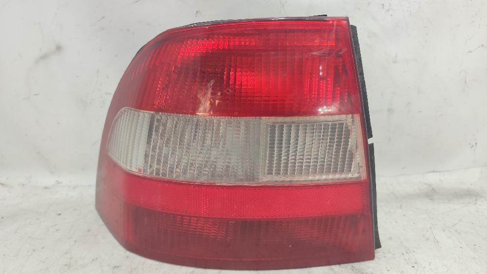 Piloto trasero izquierdo X17DT 90568047 de Opel Vectra b (j96) 1995-2002 82 CV con 193237 km