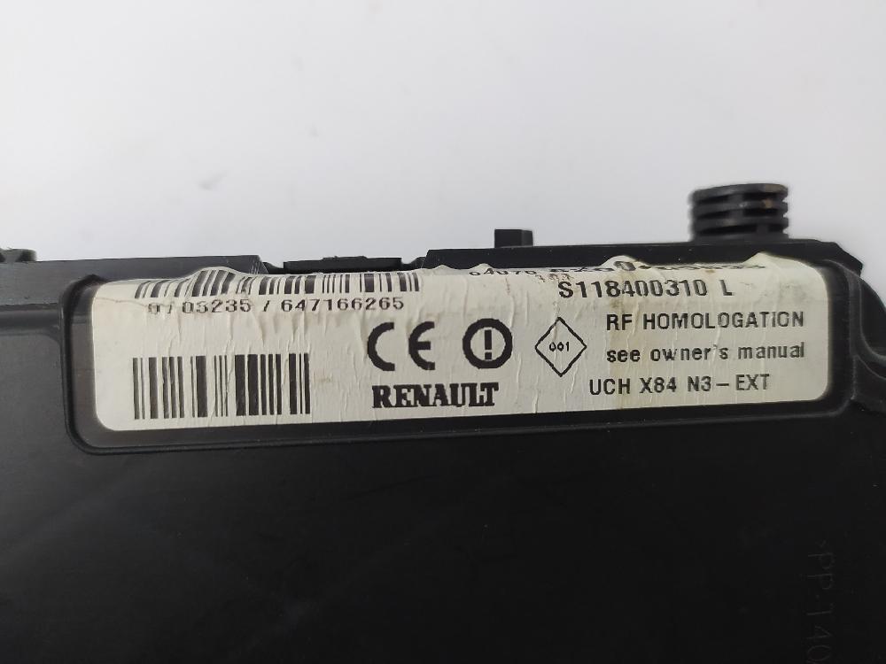 Caja de relés / fusibles F9Q812 8200309693 de Renault Scénic ii (jm0/1_) 2003-2006 120 CV con 204335 km - pieza usada