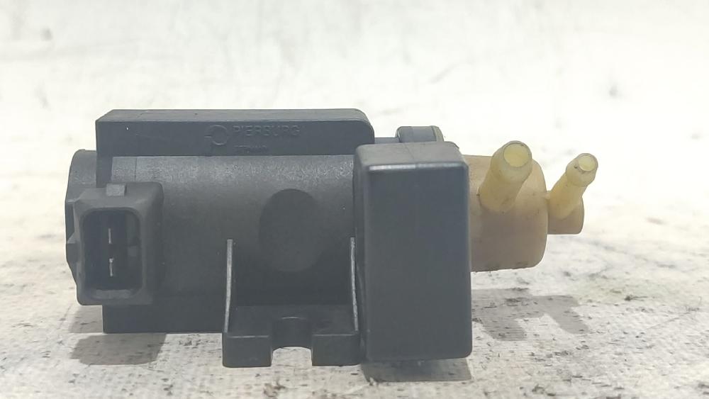 Válvula de aire adicional A17DTS 55566898 de Opel Astra j (p10) 2009-2015 110 CV con 324117 km - pieza usada