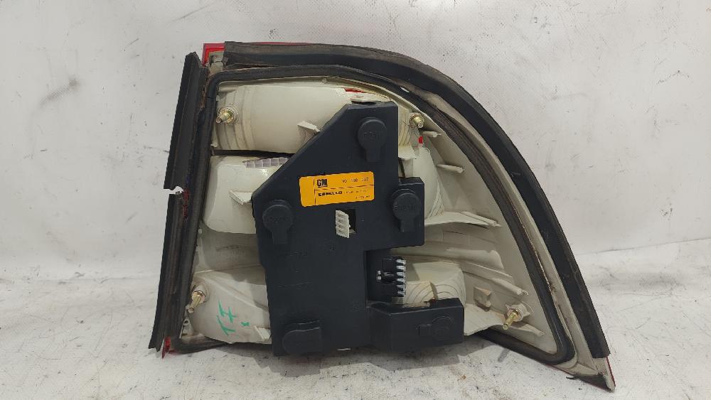 Piloto trasero izquierdo X17DT 90568047 de Opel Vectra b (j96) 1995-2002 82 CV con 193237 km - pieza usada