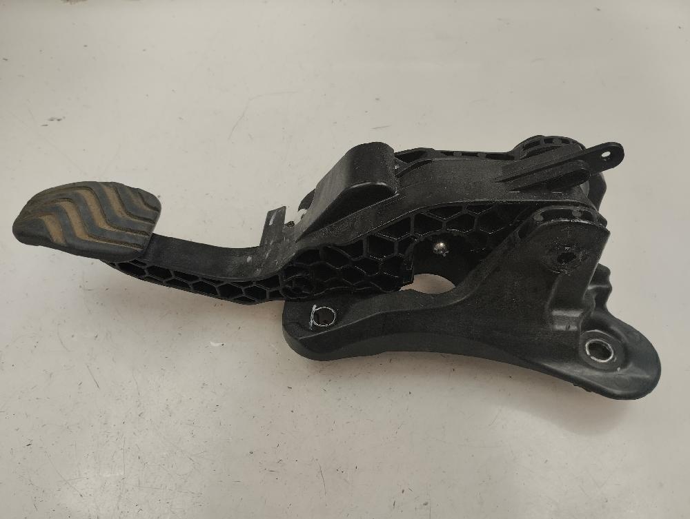 PEDAL EMBRAGUE RENAULT CLIO 1.0 MT 101CV