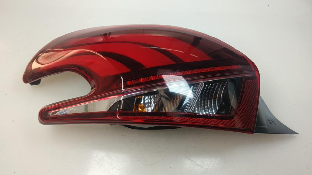 PILOTO TRASERO IZQUIERDO PEUGEOT 208 1.2 MT 110CV | 81KW