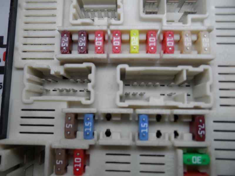 CAJA RELES FUSIBLES RENAULT SCENIC 2007 1.9 DCI MT 130CV