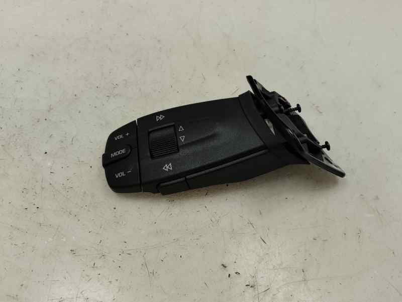 MANDO MULTIFUNCION SEAT IBIZA 1.2 TSI MT 85CV