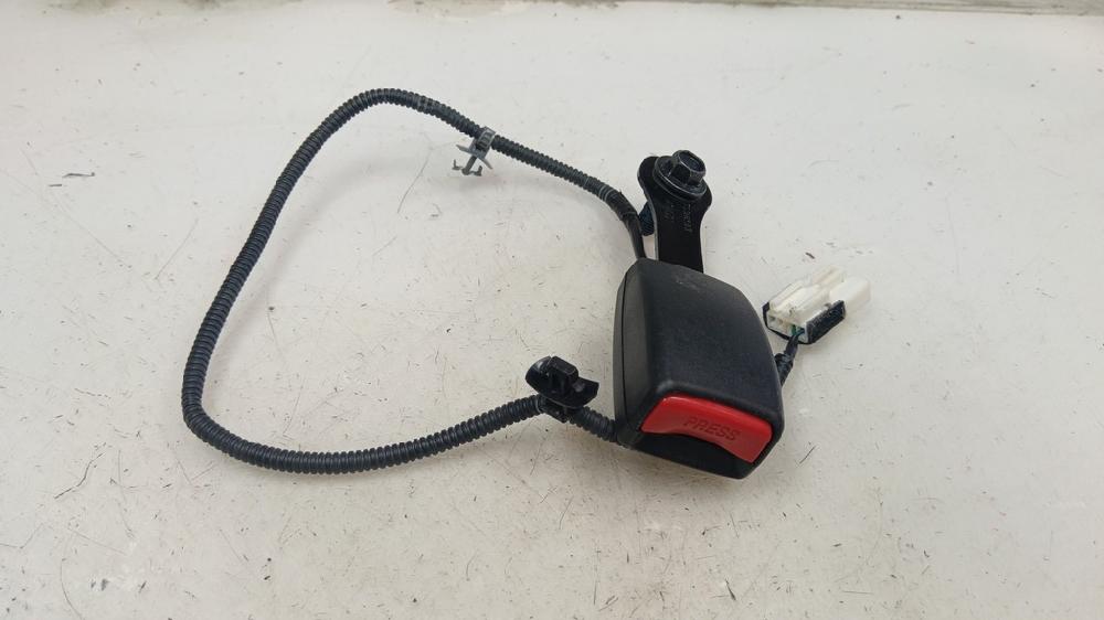 ANCLAJE CINTURON TRASERO IZQUIERDO KIA CARENS 1.6 MT 135CV | 99KW