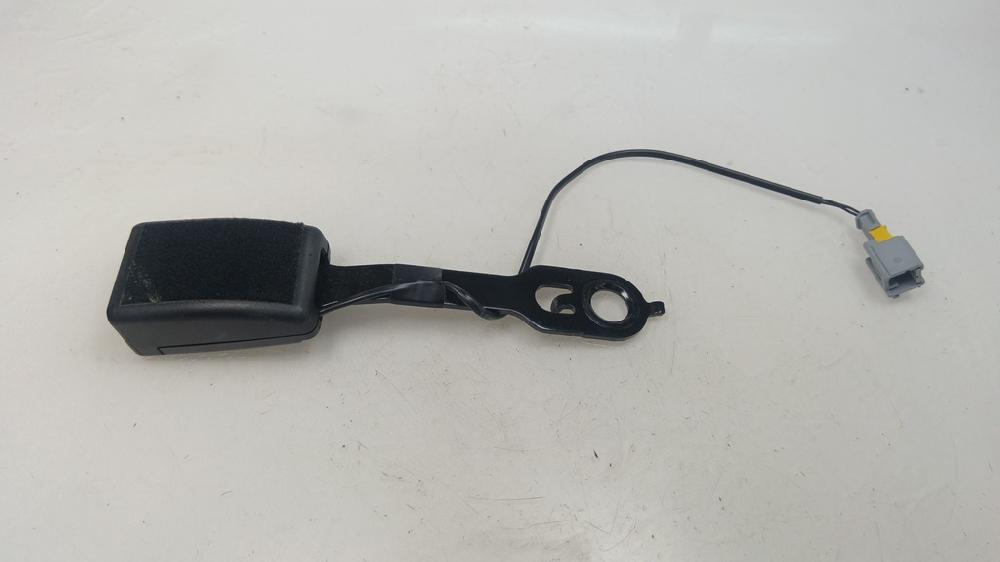 ANCLAJE CINTURON DELANTERO IZQUIERDO PEUGEOT 208 1.2 VTI ETG 82CV