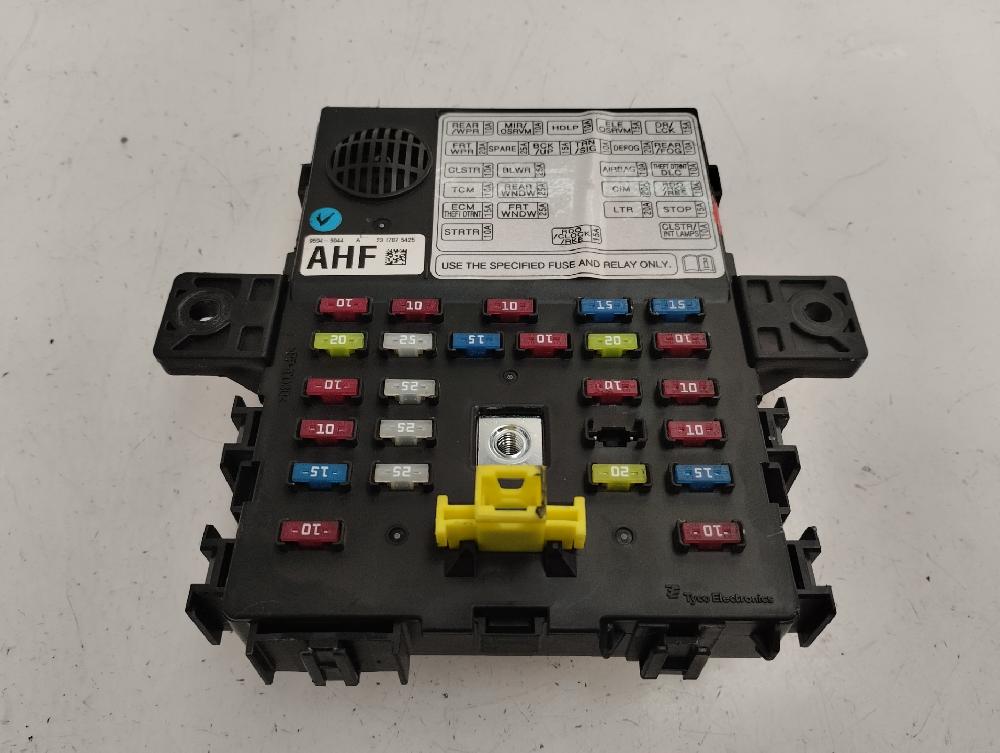 CAJA RELES FUSIBLES CHEVROLET SPARK 1.0 MT 68CV