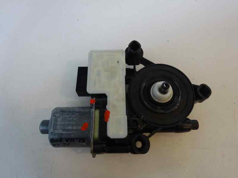 MOTOR ELEVALUNAS TRASERO IZQUIERDO VOLKSWAGEN GOLF 1.6 MT 110CV | 81KW