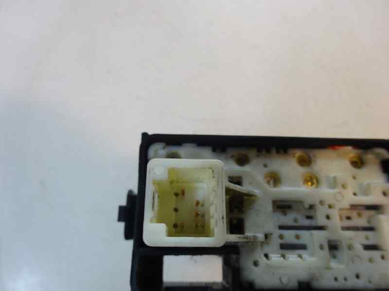 MANDO ELEVALUNAS TRASERO DERECHO TOYOTA PRIUS 1.8CVT 99CV