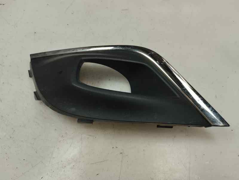 REJILLA PARAGOLPES IZQUIERDA RENAULT CLIO 0.9 TSE MT 90CV