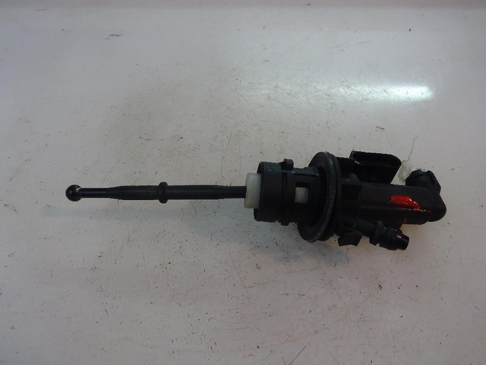 BOMBA EMBRAGUE VOLKSWAGEN CADDY 1.6 TDI 5 MT 102CV