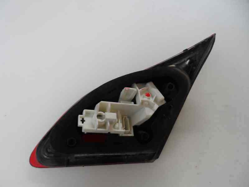 PILOTO TRASERO IZQUIERDO INTERIOR OPEL ASTRA 1.7 CDTI MT 110CV