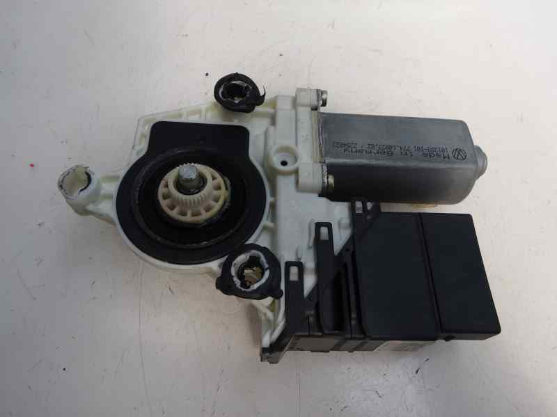 MOTOR ELEVALUNAS TRASERO IZQUIERDO VOLKSWAGEN GOLF 1.9 TDI MT 110CV | 81KW