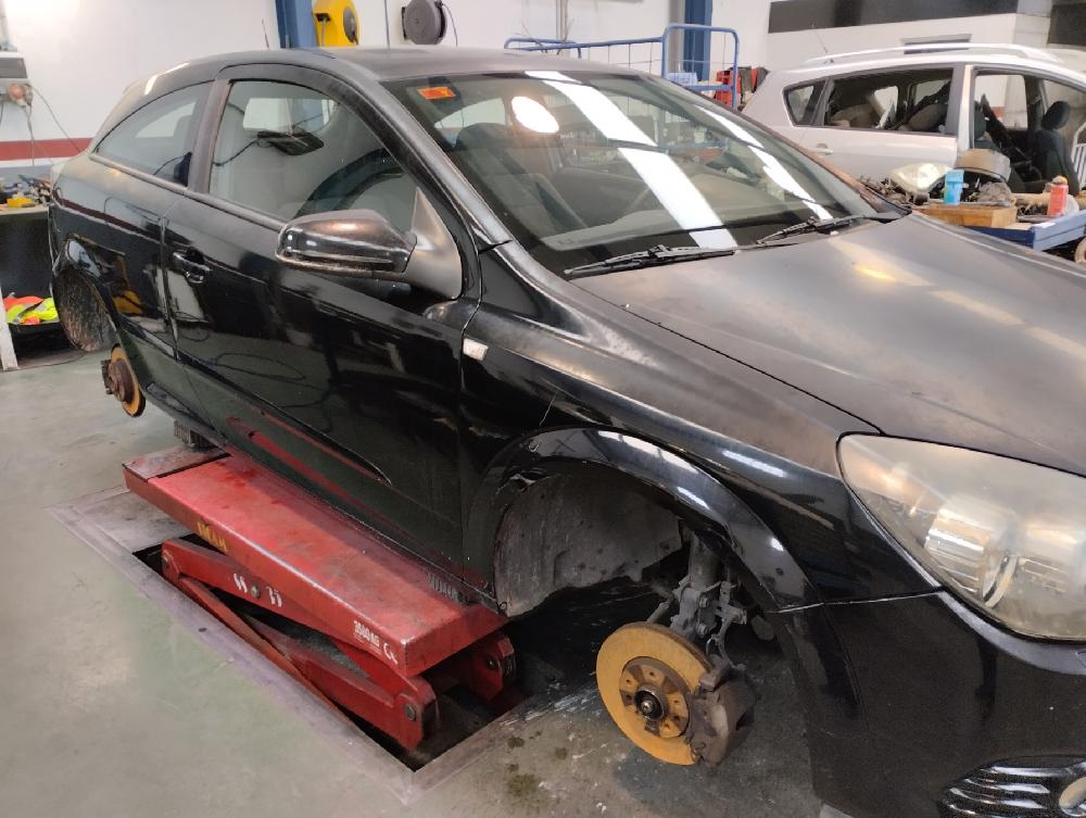 CAJA RELES FUSIBLES OPEL ASTRA 1.7 CDTI MT 100CV