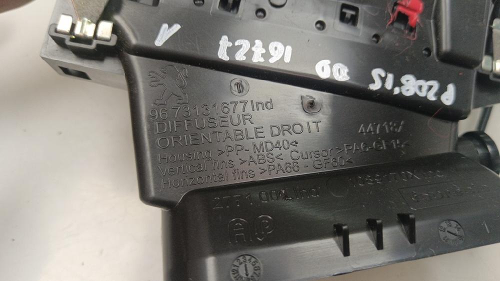 REJILLA AIRE DELANTERA DERECHA PEUGEOT 208 1.2 VTI ETG 82CV
