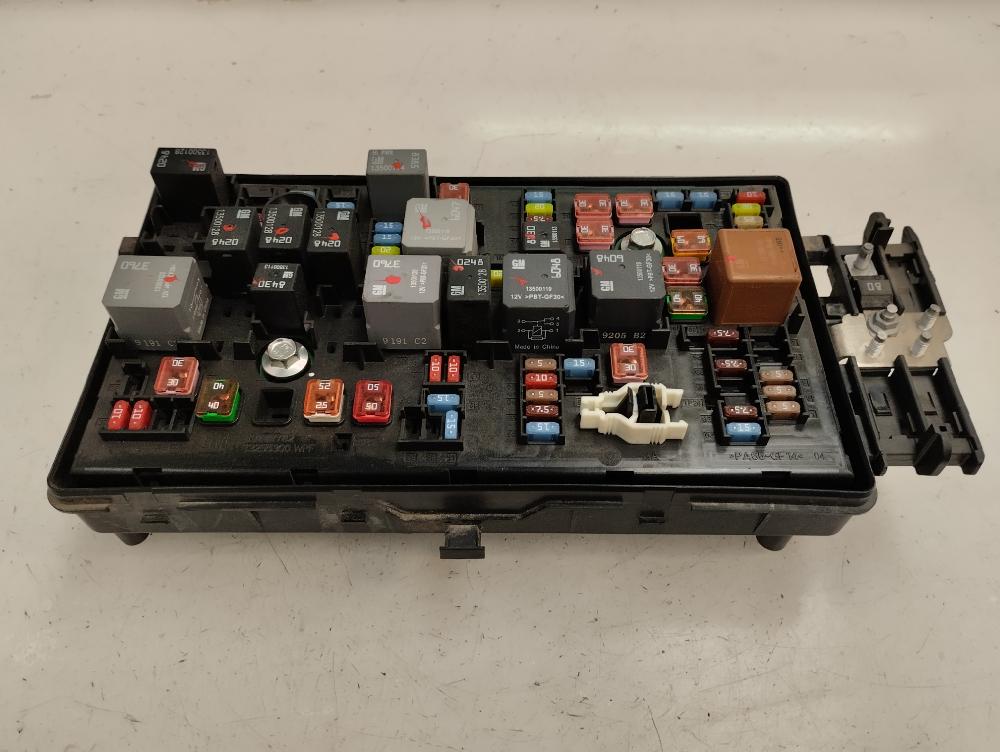 CAJA RELES FUSIBLES OPEL INSIGNIA 2.0 CDTI MT 130CV