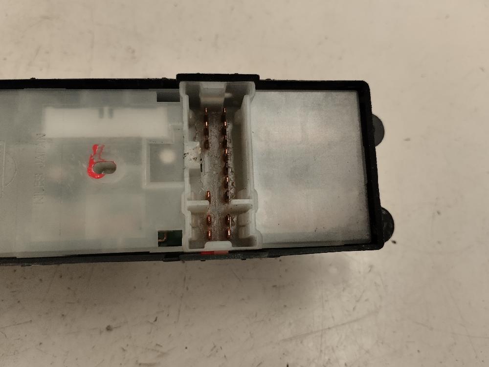 MANDO ELEVALUNAS DELANTERO IZQUIERDO NISSAN ALMERA TINO 2.2 MT 114CV | 84KW