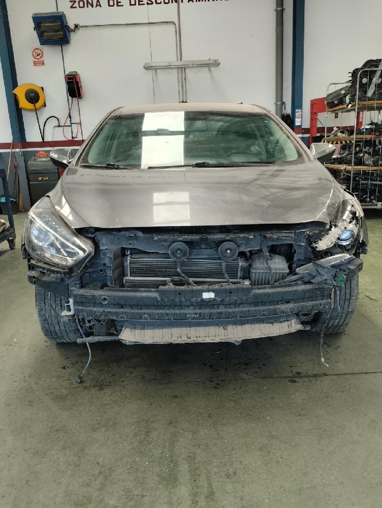 HYUNDAI I40 2015 1.7 CRDI MT 141CV