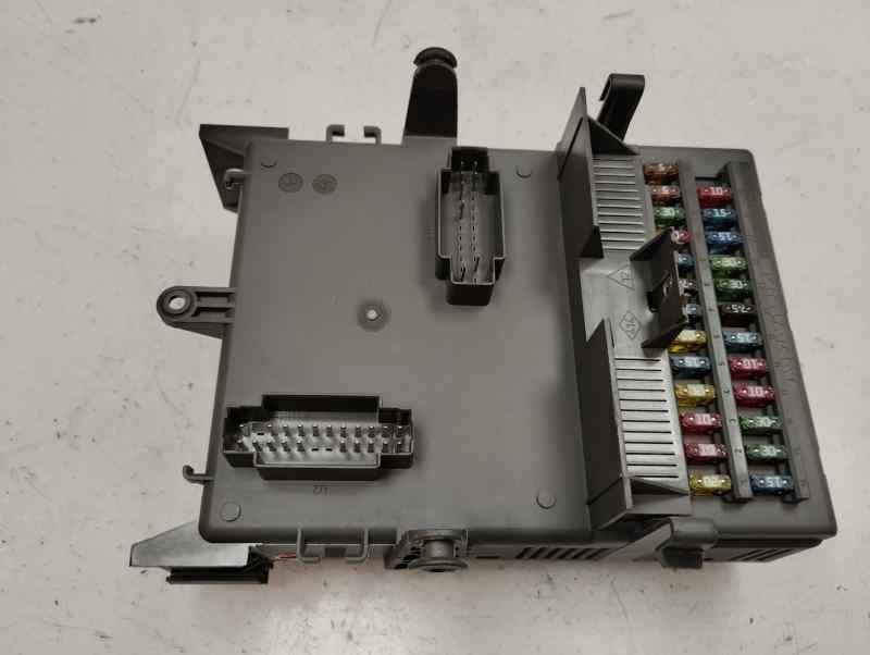 CAJA RELES FUSIBLES RENAULT LAGUNA 1.6 MT 110CV