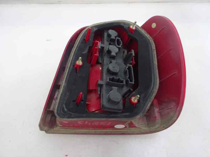 PILOTO TRASERO IZQUIERDO VOLKSWAGEN POLO 2000 1.4 MT 60CV | 44KW