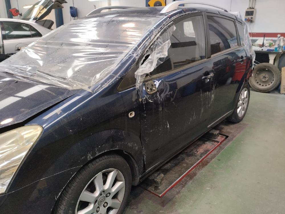 CAPOT TOYOTA COROLLA VERSO 2007 2.2 TD MT 136CV