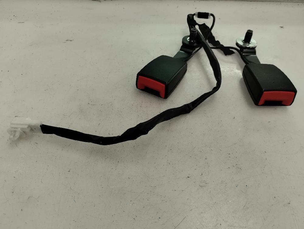 ANCLAJE CINTURON TRASERO IZQUIERDO TOYOTA VERSO 1.6 MT 133CV