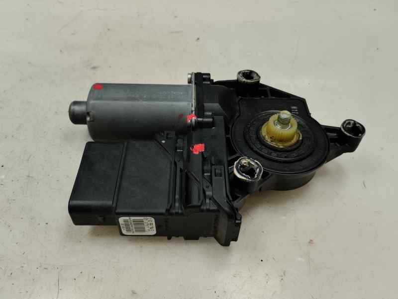 MOTOR ELEVALUNAS TRASERO DERECHO VOLKSWAGEN GOLF PLUS 1.9 AMT 105CV | 77KW