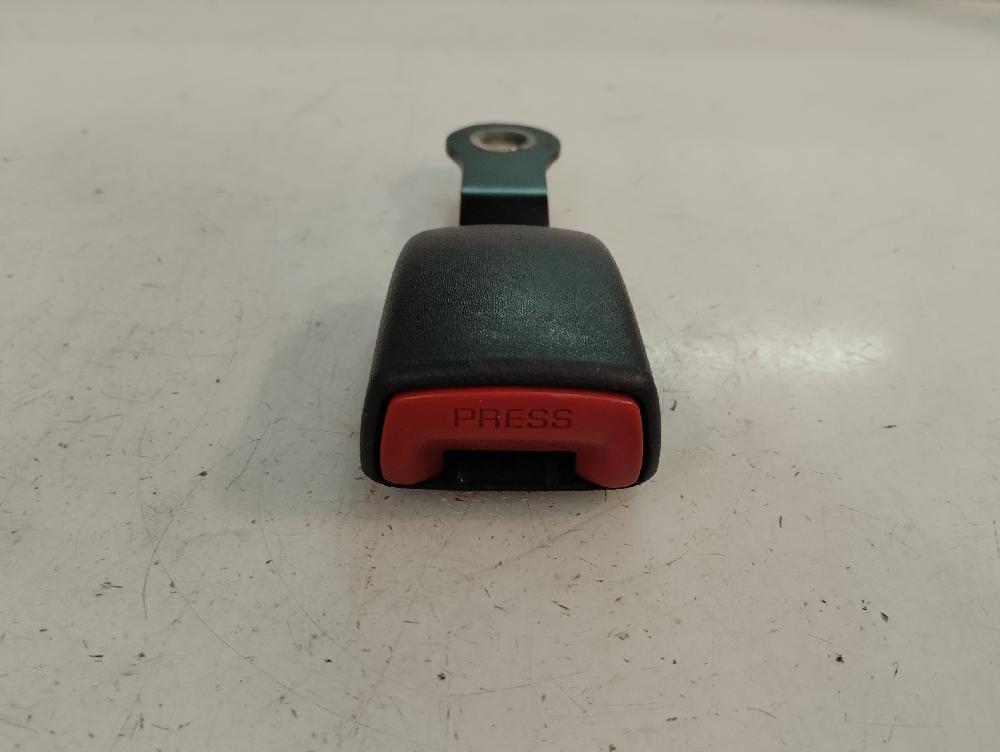 ANCLAJE CINTURON TRASERO IZQUIERDO TOYOTA COROLLA VERSO 2.2 TD MT 136CV