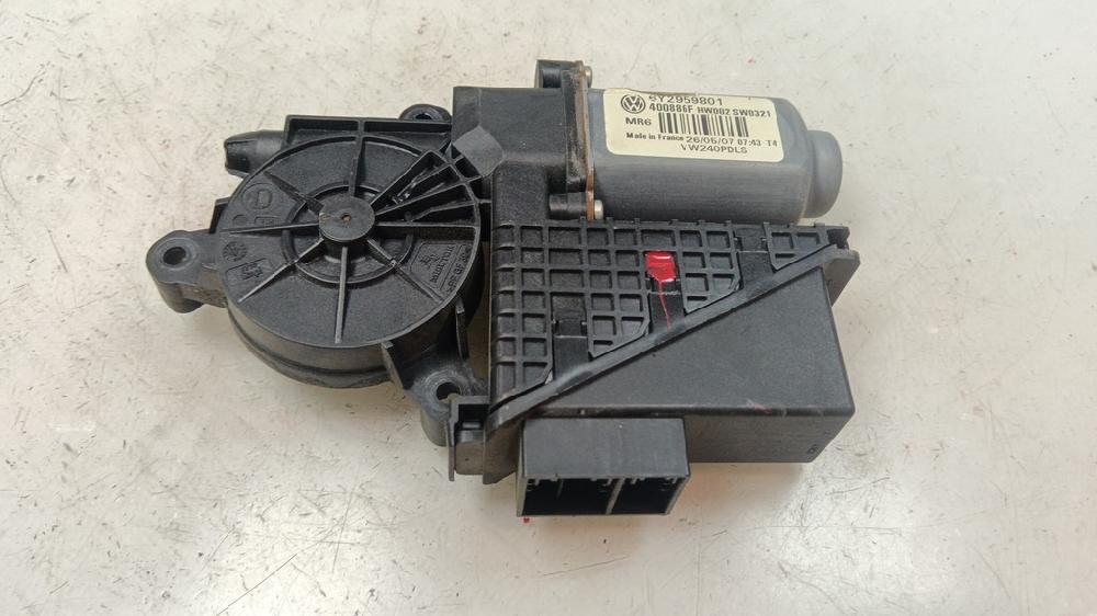 MOTOR ELEVALUNAS DELANTERO DERECHO VOLKSWAGEN POLO 2007 1.4 TD MT 70CV | 51KW