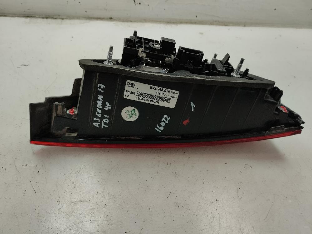 PILOTO TRASERO DERECHO INTERIOR AUDI A3 1.5 MT 150CV | 110KW