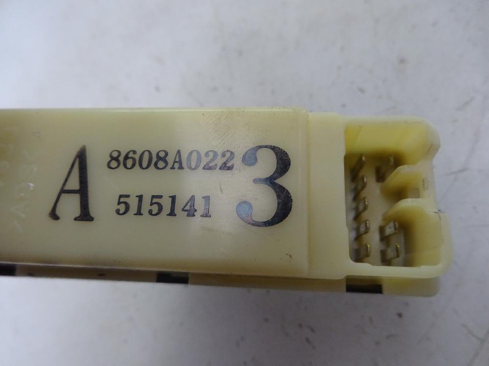 MANDO ELEVALUNAS DELANTERO DERECHO MITSUBISHI GRANDIS 2006 2.0 DI-D MT 134CV