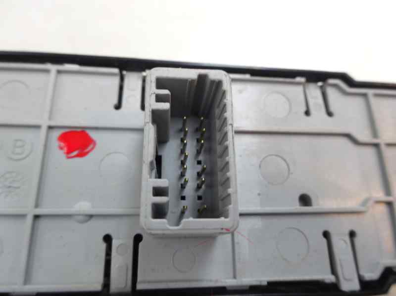 MANDO ELEVALUNAS DELANTERO IZQUIERDO RENAULT LAGUNA 2.0 DCI MT 131CV