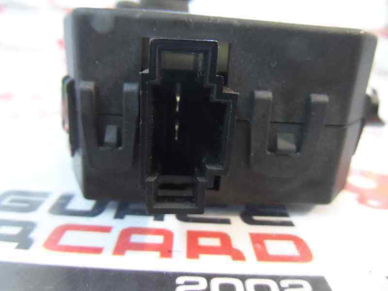 TAPA EXTERIOR COMBUSTIBLE VOLVO C30 2.0 D MT 136CV