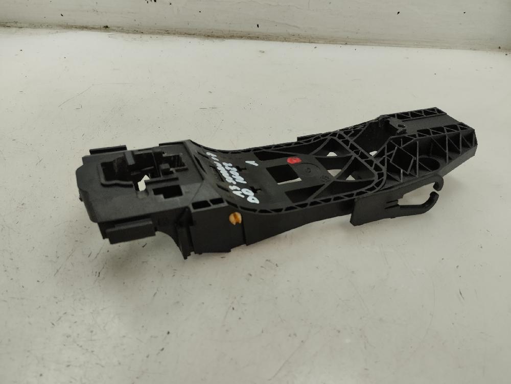 SOPORTE MANETA EXTERIOR DELANTERA DERECHA AUDI A3 2017 1.5 MT 150CV | 110KW