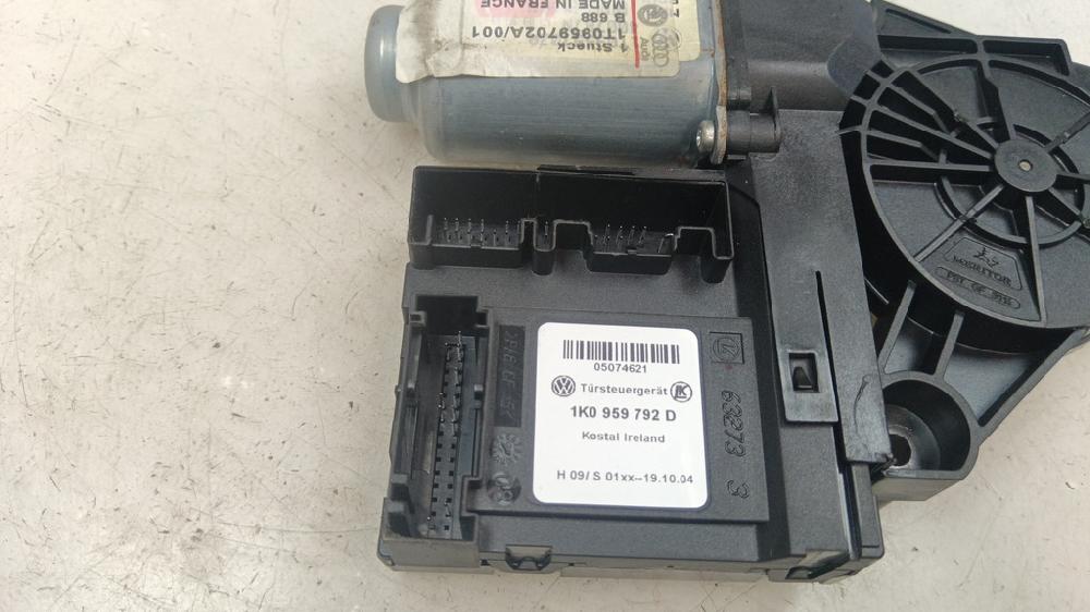 MOTOR ELEVALUNAS DELANTERO DERECHO VOLKSWAGEN TOURAN 1.9 TDI MT 105CV | 77KW