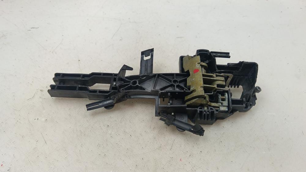 SOPORTE MANETA EXTERIOR DELANTERA DERECHA BMW SERIE 1 2006 2.0 MT 122CV | 90KW