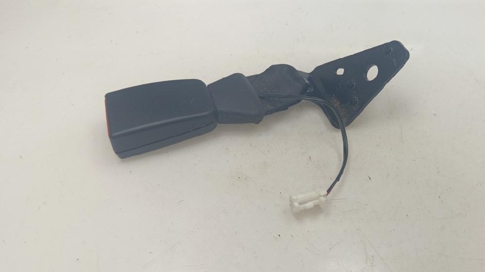 ANCLAJE CINTURON TRASERO IZQUIERDO CITROEN C4 CACTUS 1.2 MT 110CV | 81KW