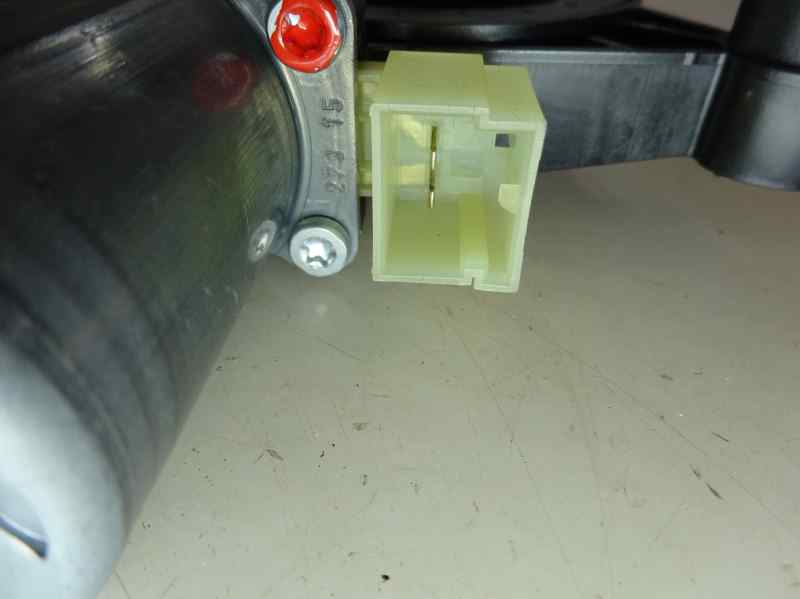 MOTOR ELEVALUNAS DELANTERO DERECHO VOLKSWAGEN GOLF 1.6 MT 110CV | 81KW