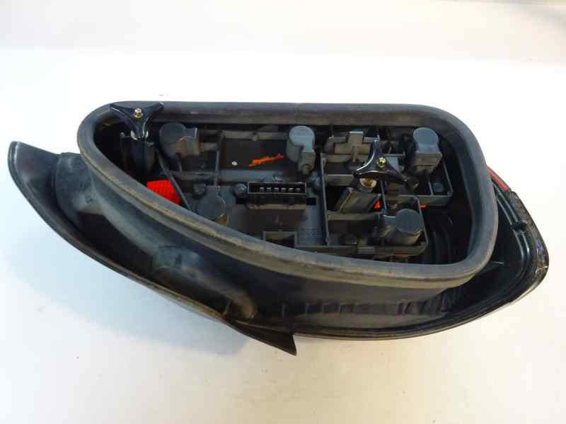 PILOTO TRASERO DERECHO PEUGEOT 306 1.9 MT D 69CV
