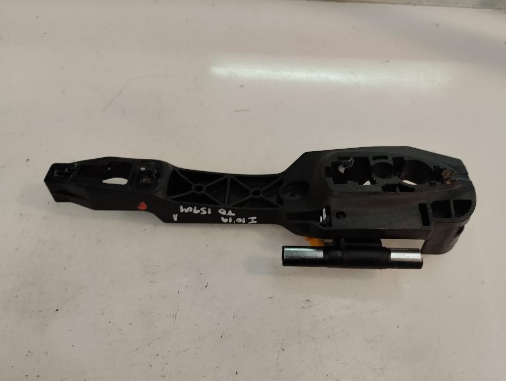 SOPORTE MANETA EXTERIOR PUERTA TRASERA DERECHA HYUNDAI I10 1.0 MT 67CV | 49KW