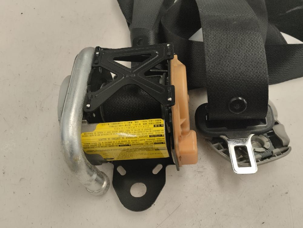 CINTURON SEGURIDAD DELANTERO DERECHO TOYOTA COROLLA 1.6 MT 110CV | 81KW