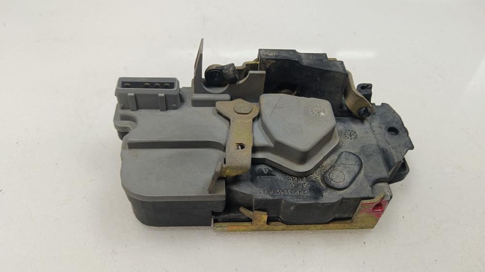 CERRADURA PUERTA TRASERA DERECHA PEUGEOT 206 1.9 MT 69CV | 51KW