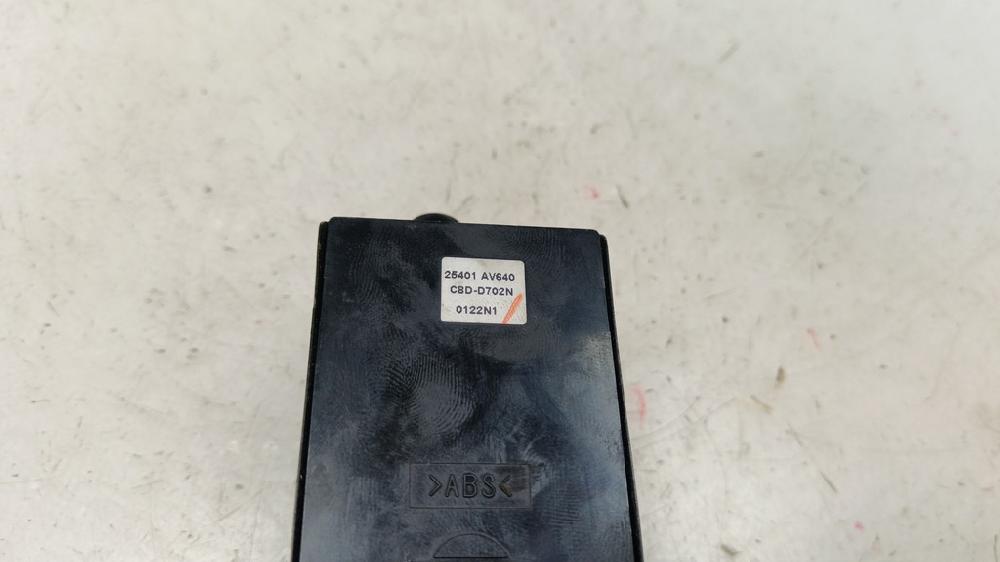 MANDO ELEVALUNAS DELANTERO IZQUIERDO NISSAN PRIMERA 2.2 DTI MT 126CV | 93KW