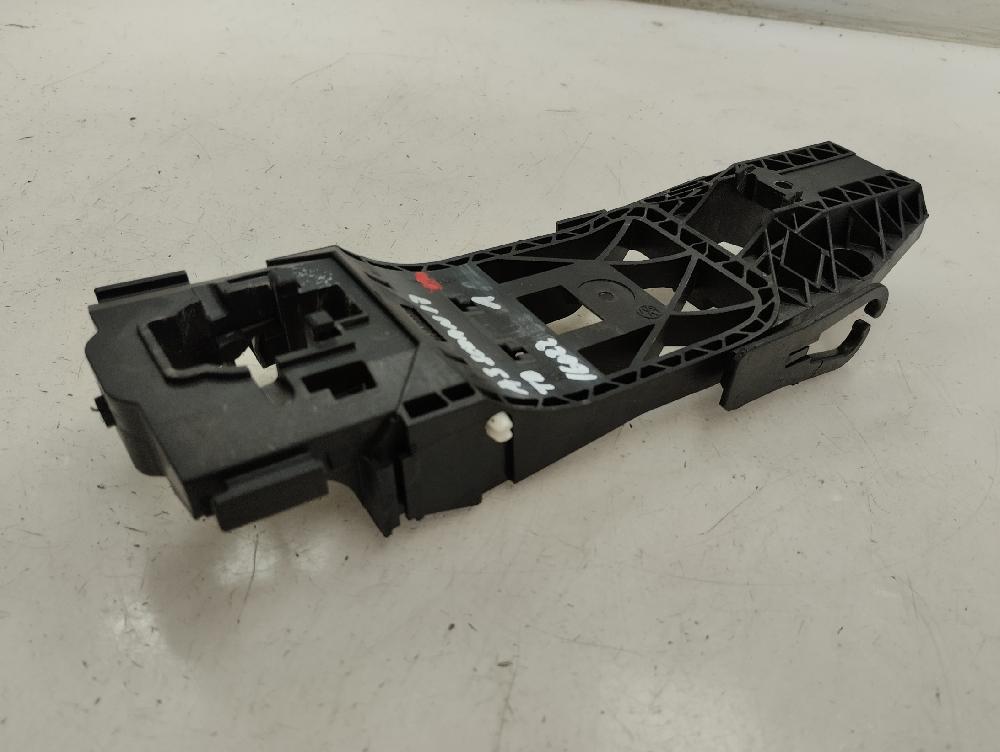 SOPORTE MANETA EXTERIOR PUERTA TRASERA DERECHA AUDI A3 1.5 MT 150CV | 110KW