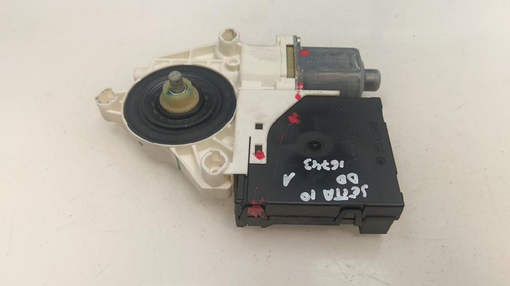 MOTOR ELEVALUNAS DELANTERO DERECHO VOLKSWAGEN JETTA 1.6 TDI MT 105CV